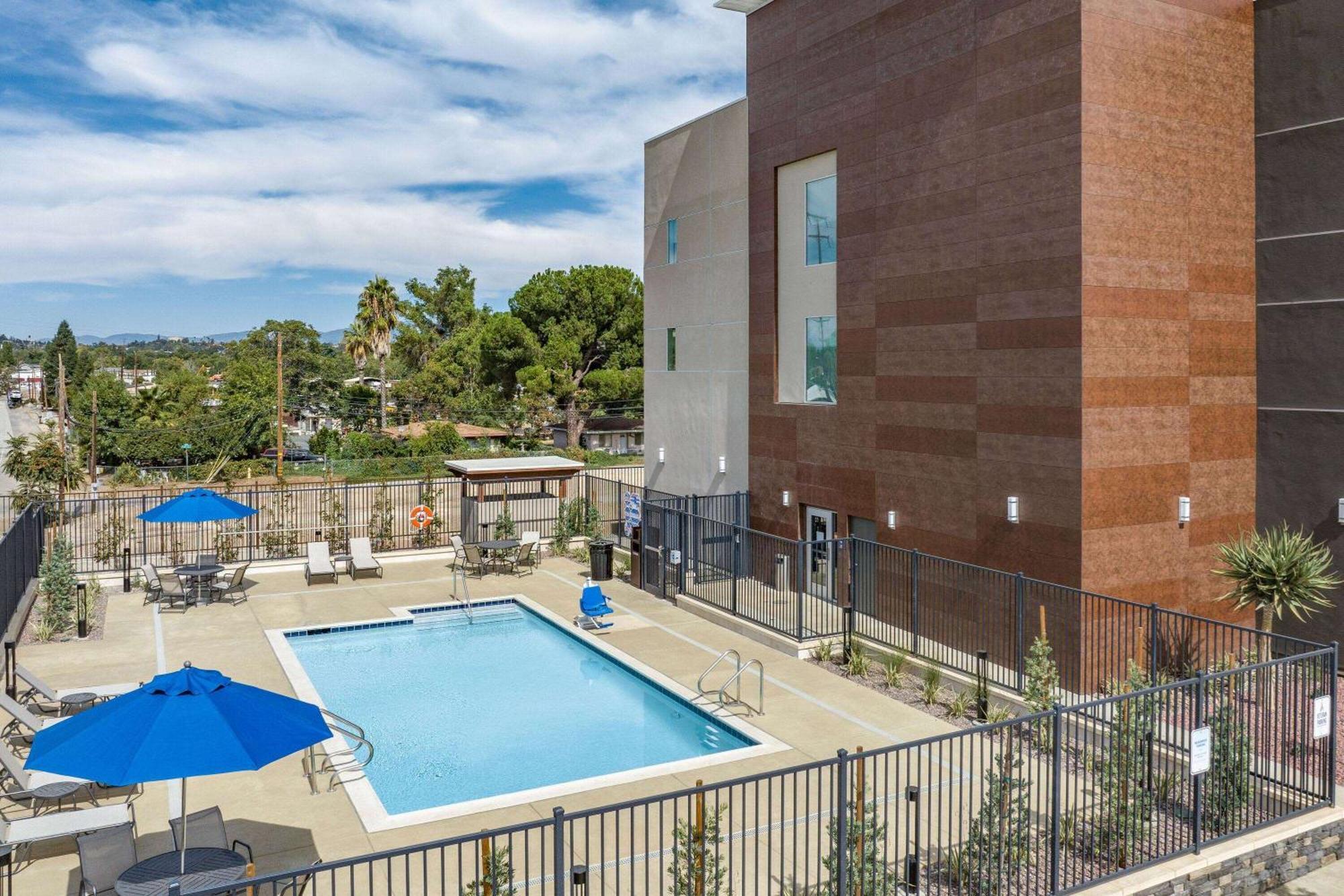 La Quinta Inn & Suites By Wyndham Yucaipa Exterior foto